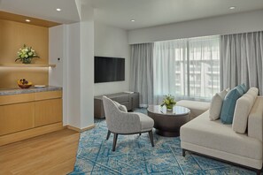 Safe på rommet, skrivebord og strykejern/-brett