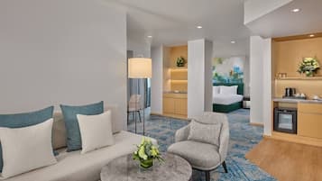 Executive Suite King Bed, Club Access