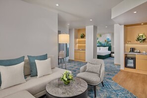 Executive Suite King Bed, Club Access | In-room safe, desk, iron/ironing board, rollaway beds