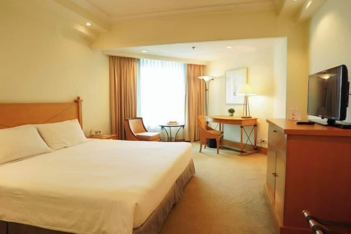 In-room safe, desk, iron/ironing board, rollaway beds