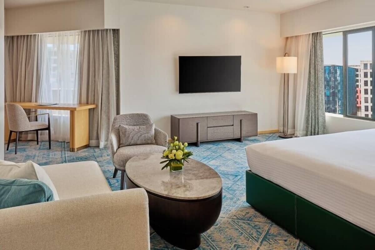 Junior Suite King Bed, Club Access