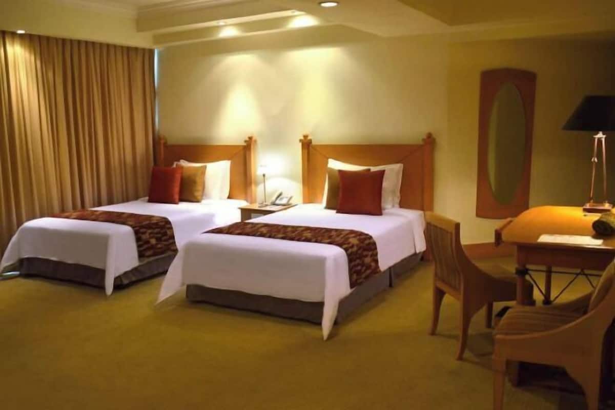 In-room safe, desk, iron/ironing board, rollaway beds