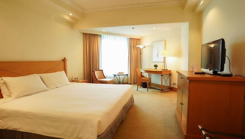 Caja de seguridad en la habitación y escritorio 