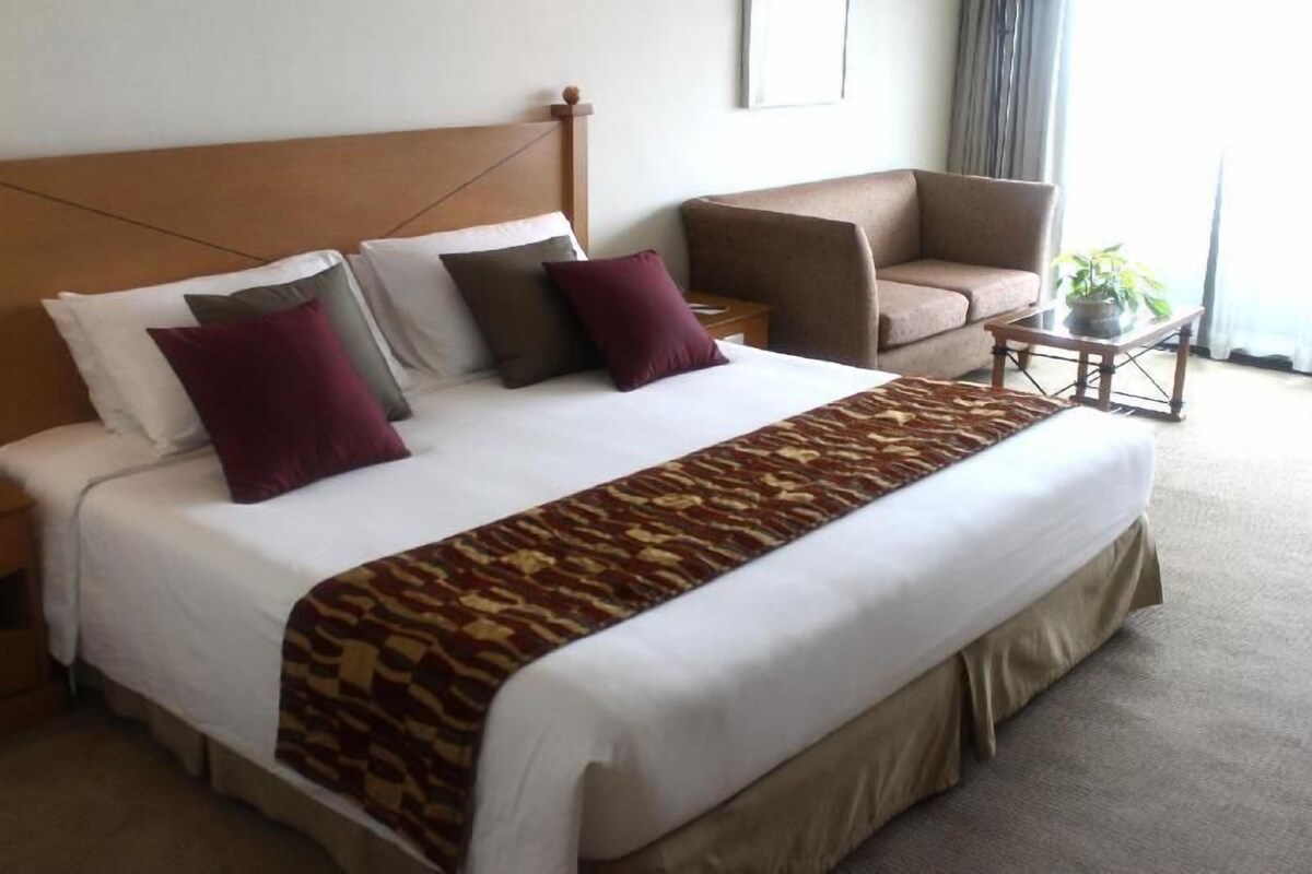 Club King Room