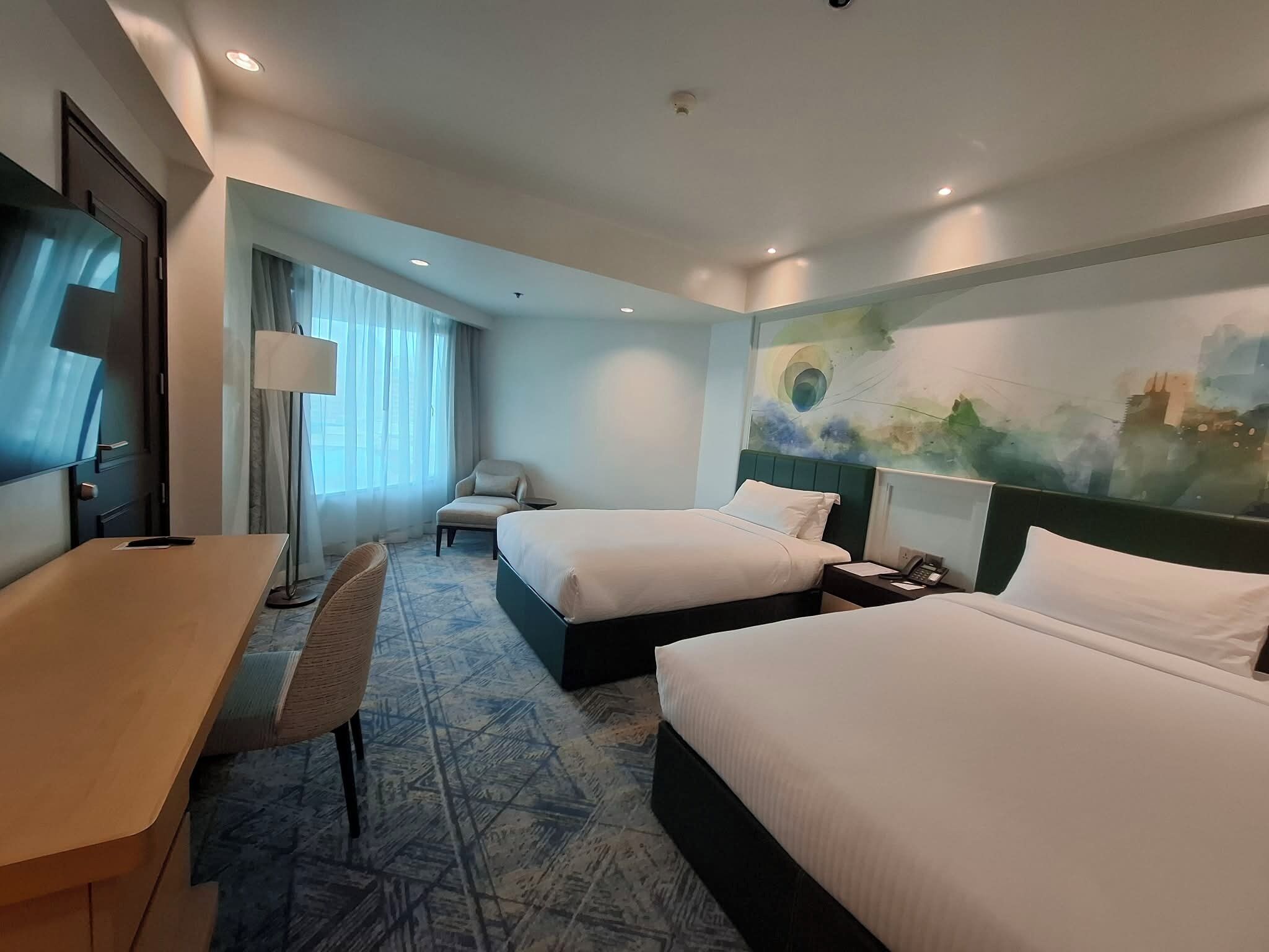 Caja de seguridad en la habitación y escritorio 