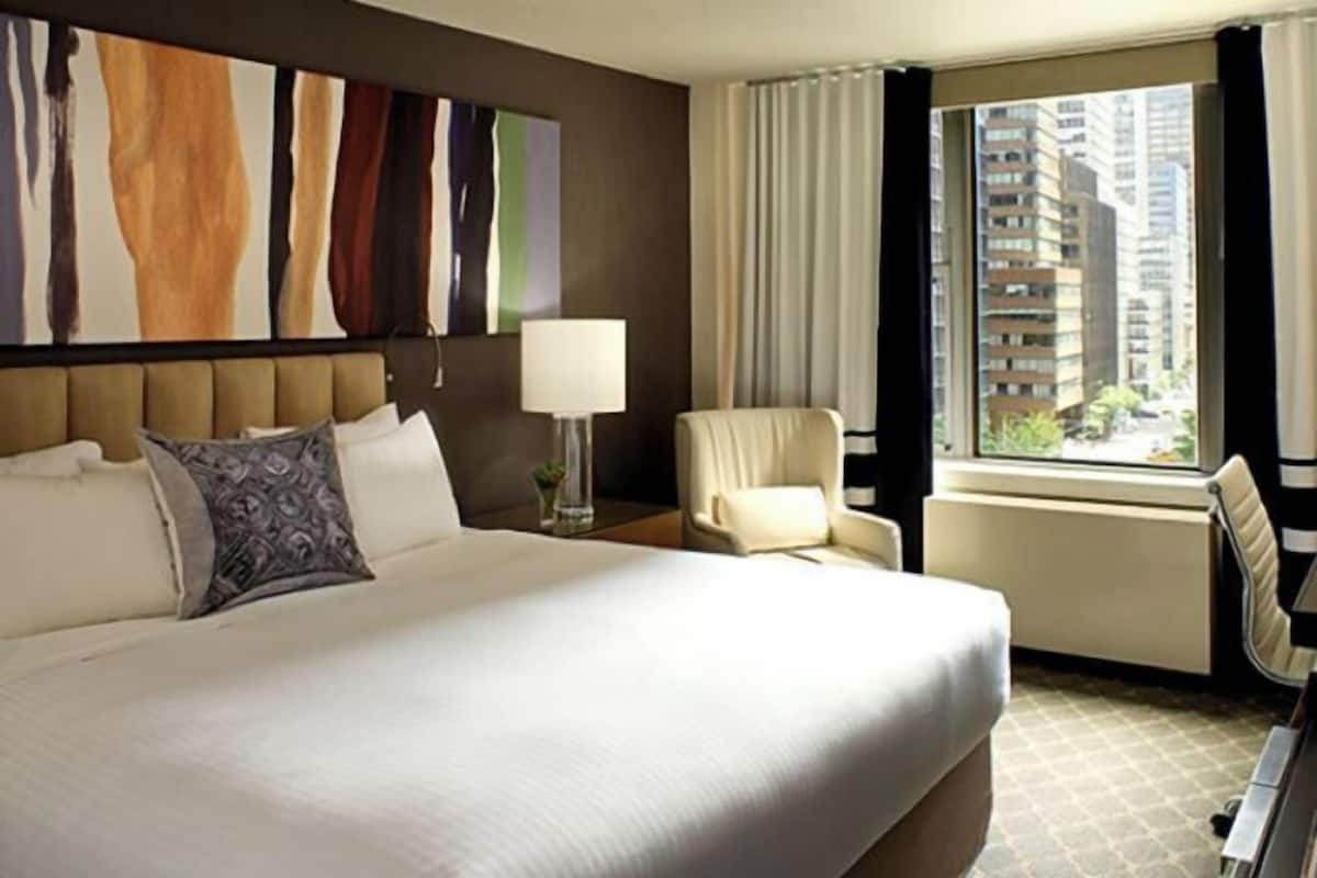 Egyptian cotton sheets, premium bedding, in-room safe, desk