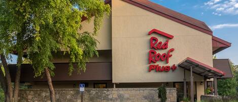 숙박 시설 입구