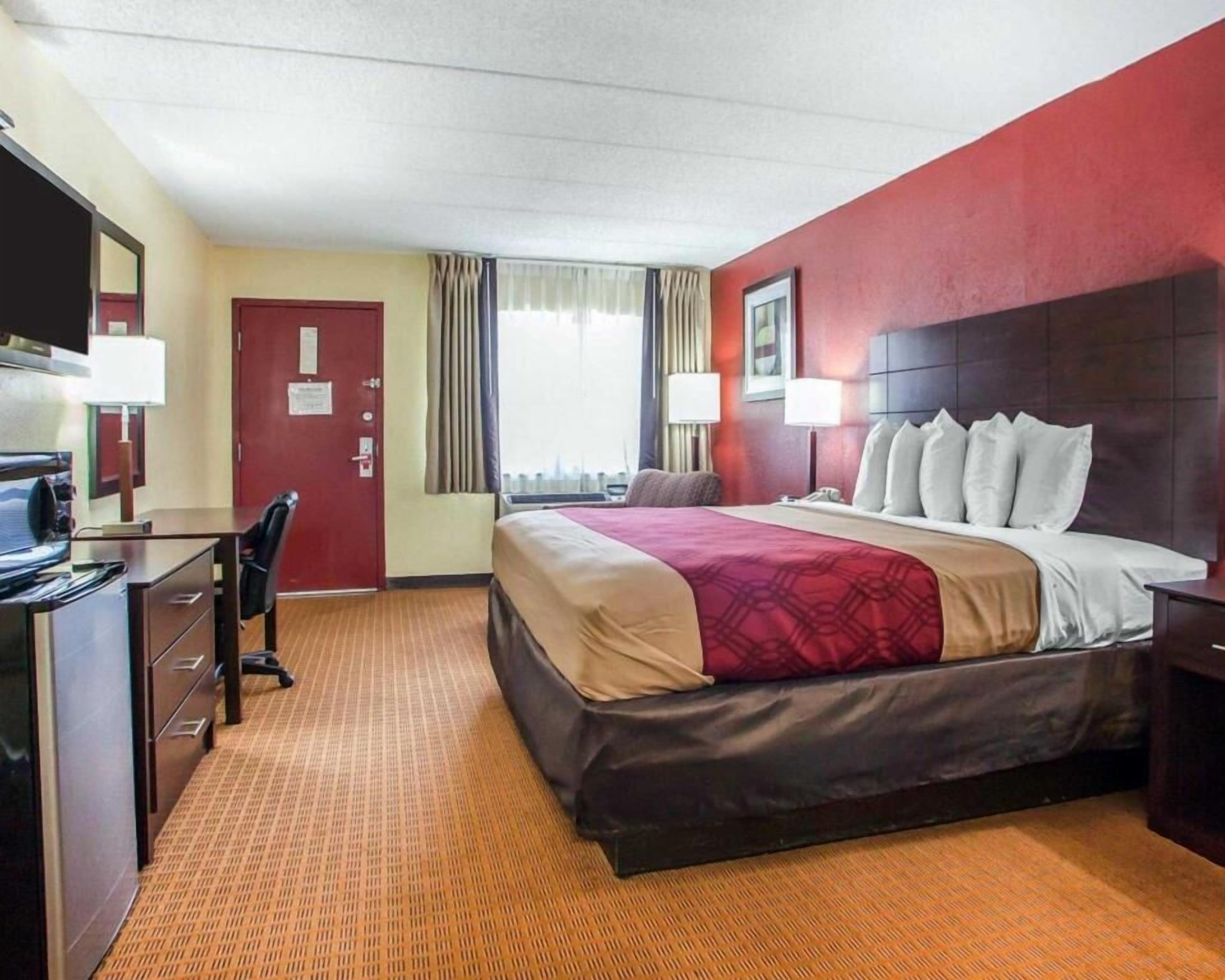 Desk, iron/ironing board, rollaway beds, free WiFi