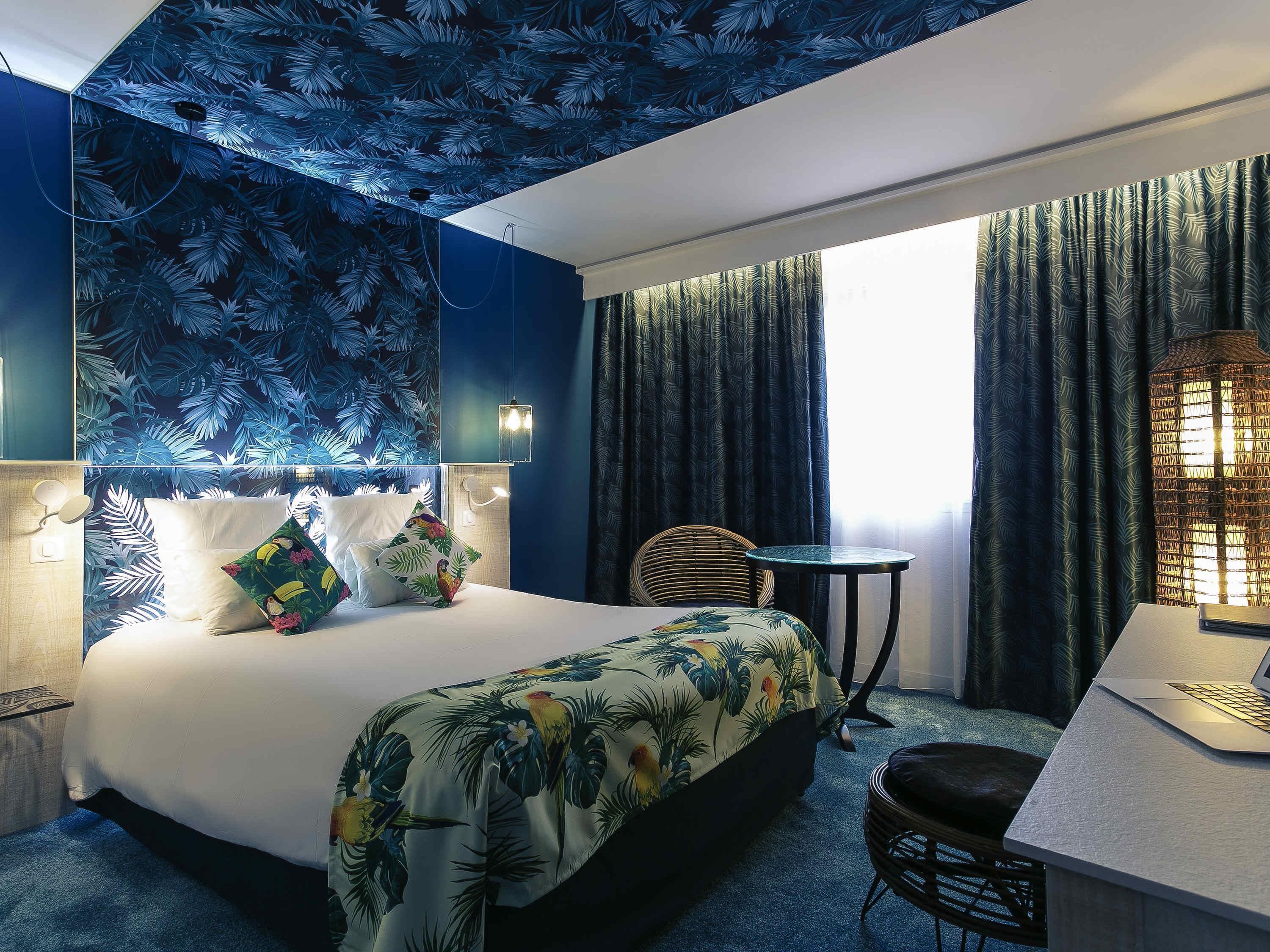 Classic Room, 1 Double Bed | Hypo-allergenic bedding, minibar, in-room safe, desk