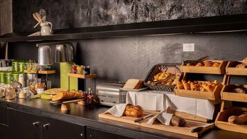 Her gün açık büfe kahvaltı (kişi başı 19 EUR)