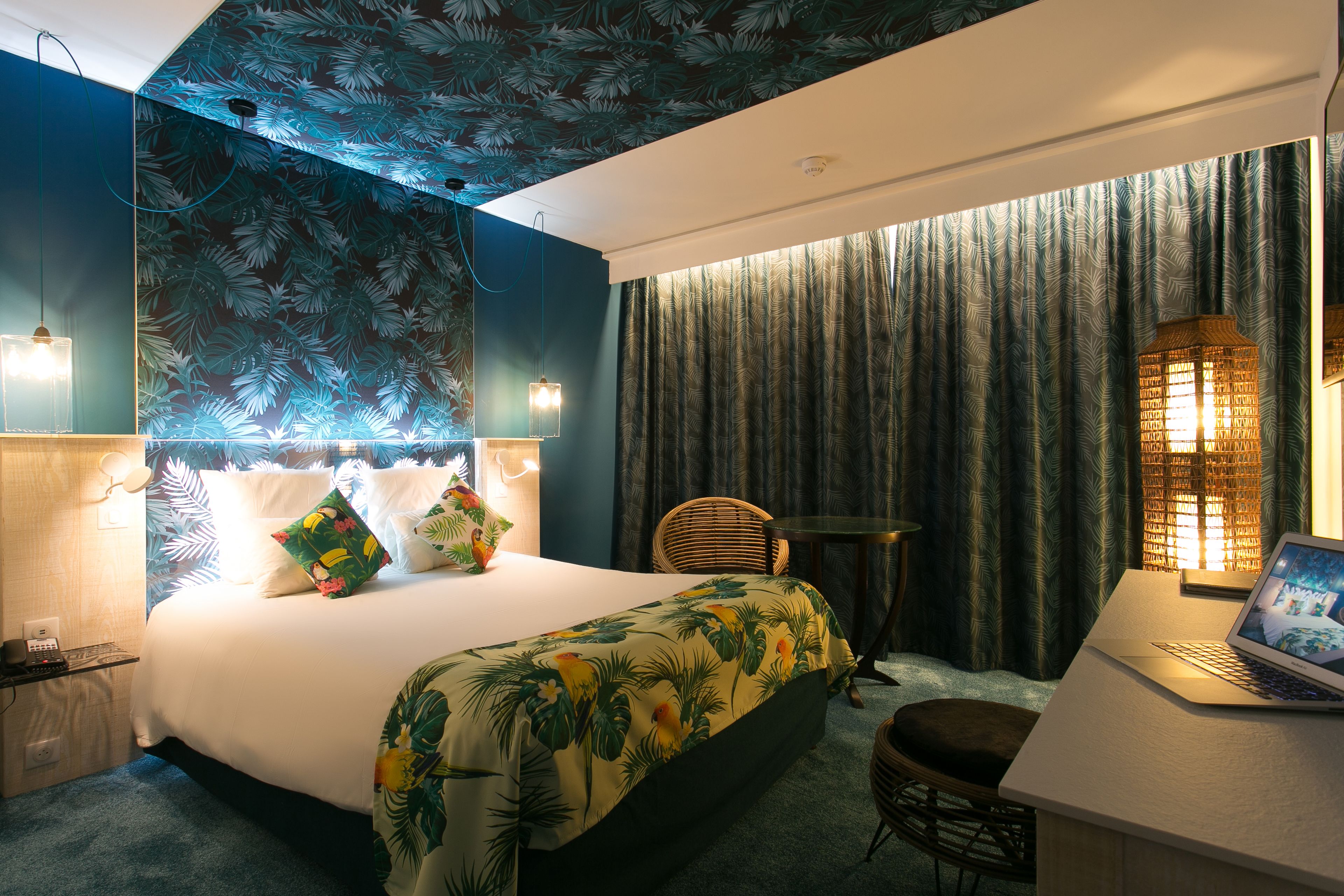 classic room, 1 double bed | hypo-allergenic bedding, minibar, in-room safe, desk