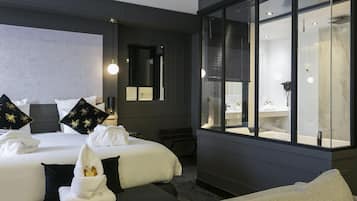 Hypo-allergenic bedding, minibar, in-room safe, desk