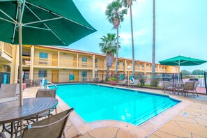 Outdoor pool, open 9:00 AM to 9:00 PM, sun loungers