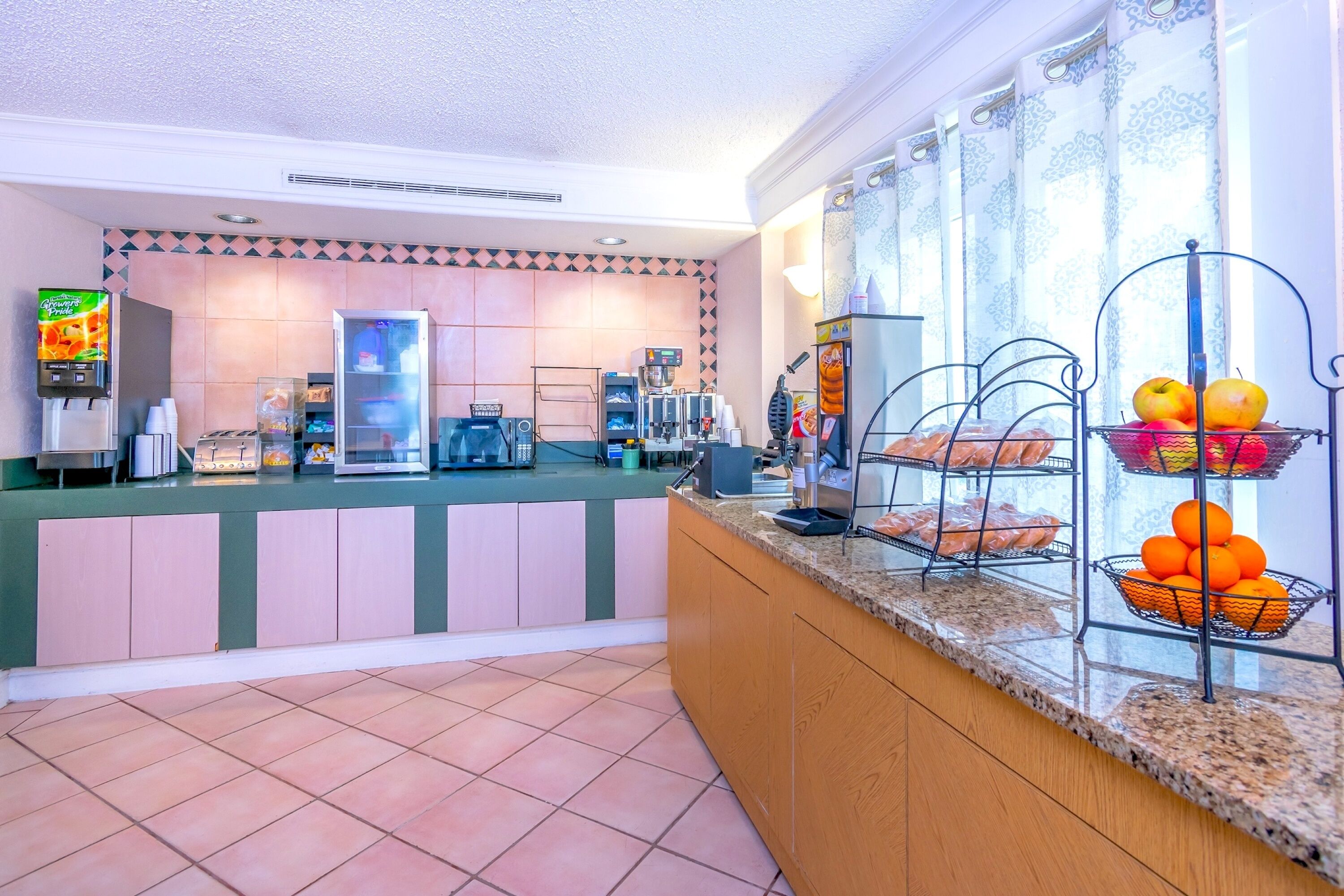 Free daily continental breakfast