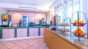 Sudah termasuk sarapan ala kontinental setiap hari