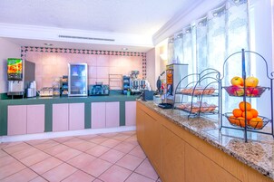 Free daily continental breakfast 