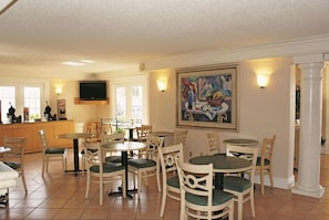 Free daily continental breakfast