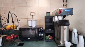 Free daily continental breakfast  - La Quinta Inn by Wyndham Clute Lake Jackson (Clute)