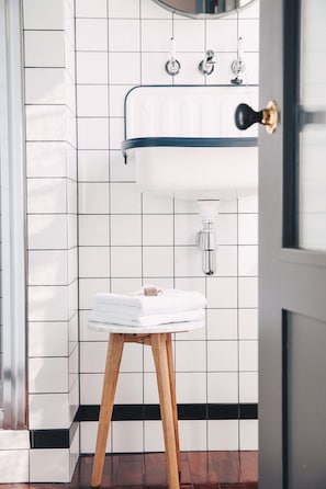 Bathroom - Royal Norfolk (London)