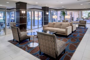 Área de estar no saguão