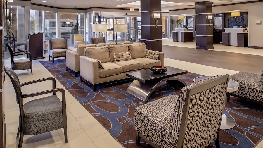 Embassy Suites by Hilton St. Louis Airport