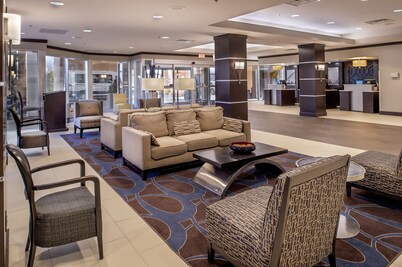 Embassy Suites by Hilton St. Louis Airport