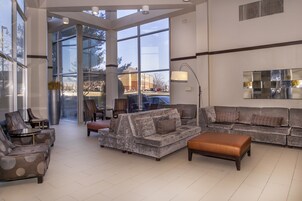 Área de estar no saguão