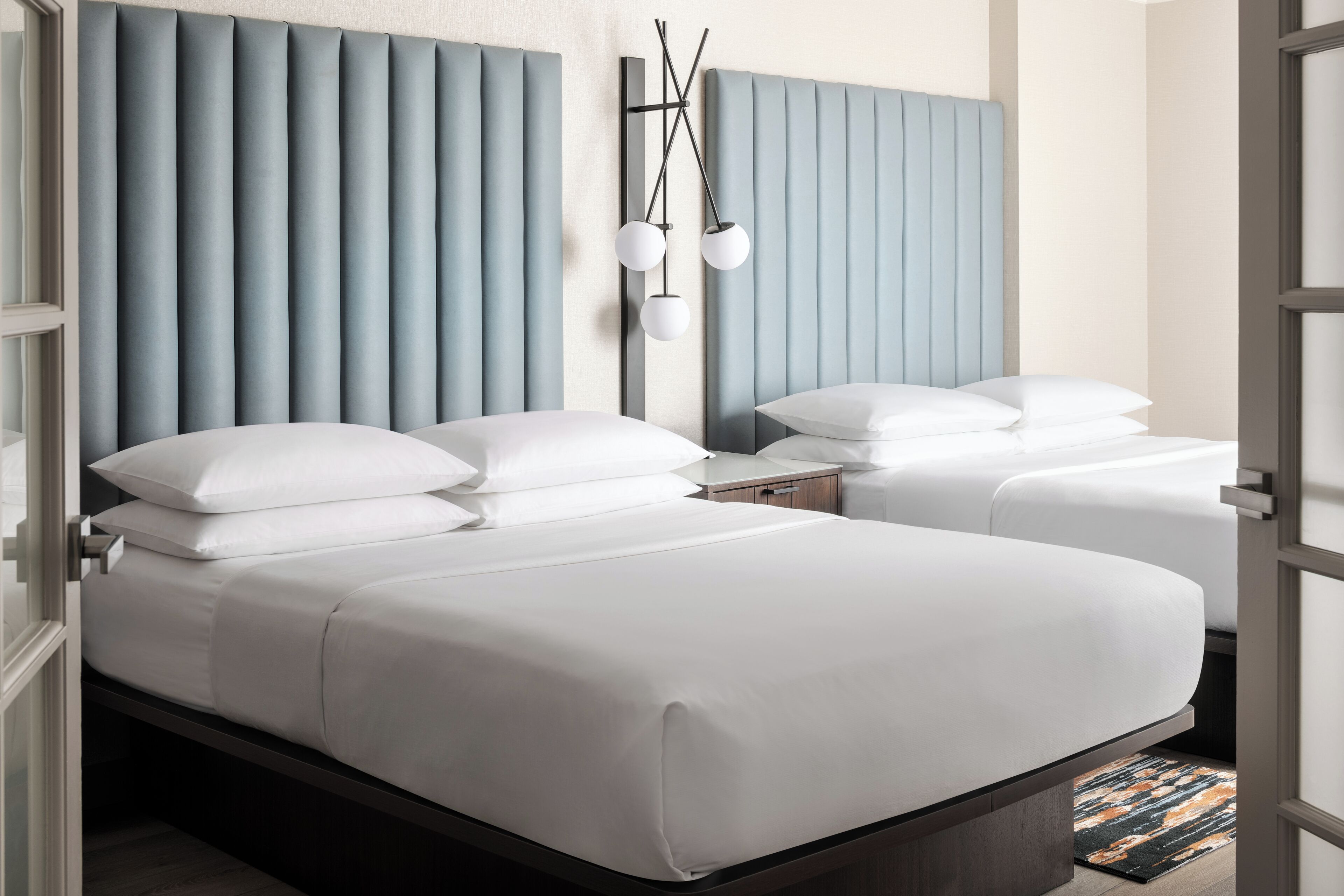 1 Schlafzimmer, Allergikerbettwaren, Schreibtisch, Verdunkelungsvorhänge