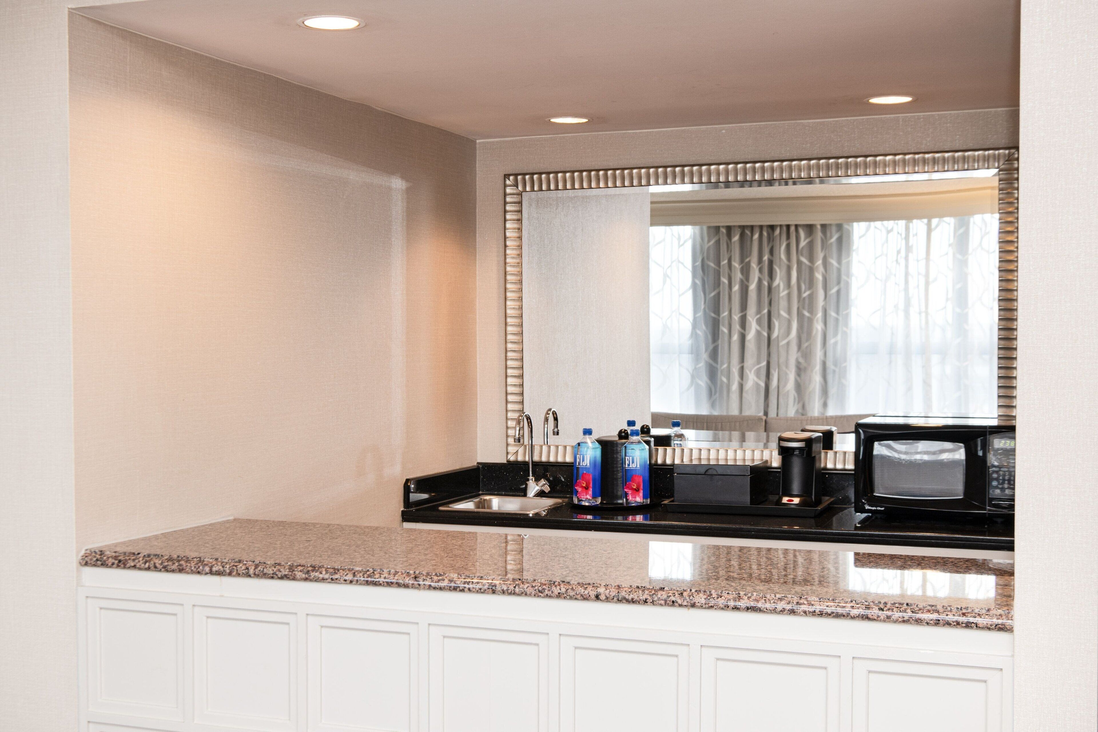 luxury suite, 1 bedroom, non smoking | 1 bedroom, hypo-allergenic bedding, desk, blackout curtains