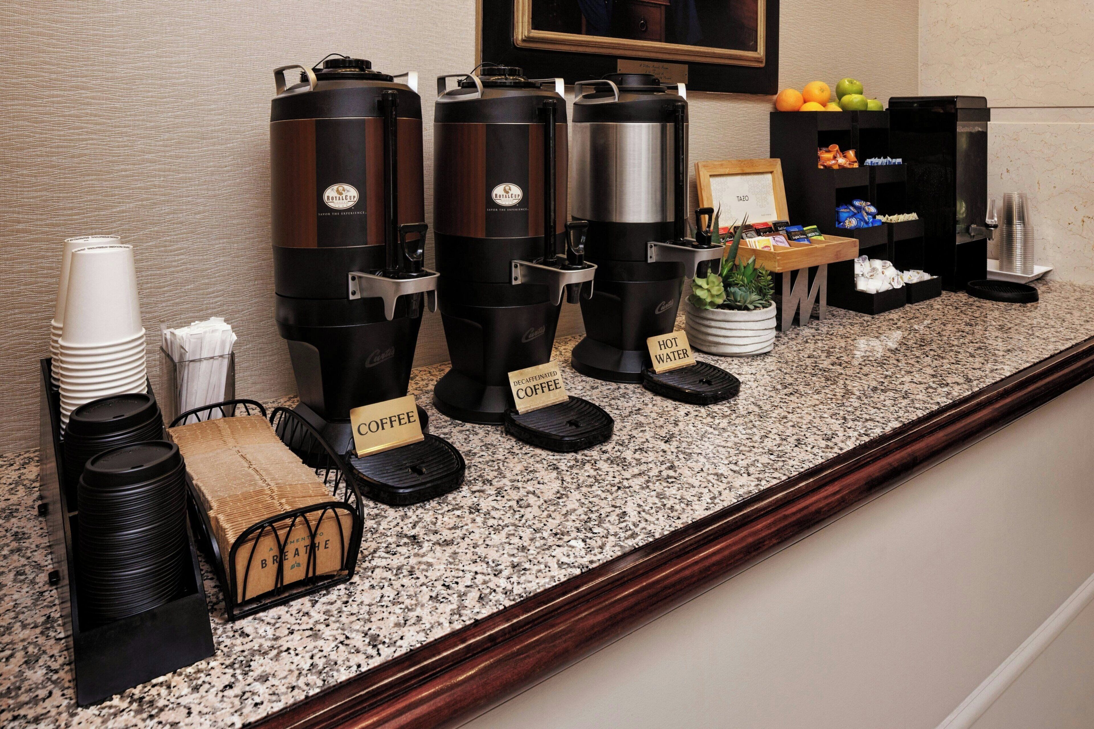 Café da manhã com buffet todos os dias mediante uma taxa
