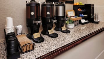 Café da manhã com buffet todos os dias mediante uma taxa