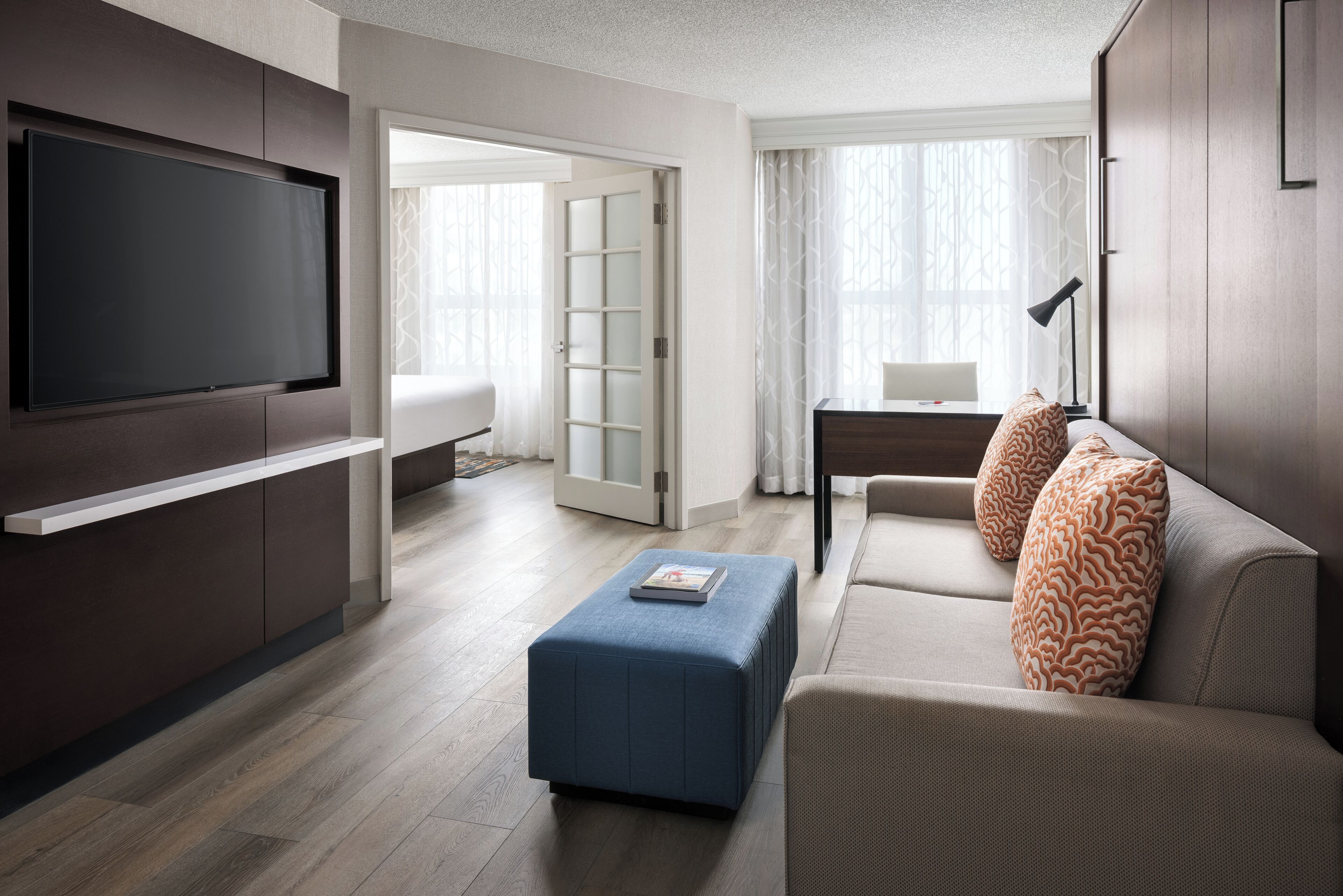 Suite, 1 habitación | 1 dormitorio, ropa de cama hipoalergénica, escritorio y cortinas opacas