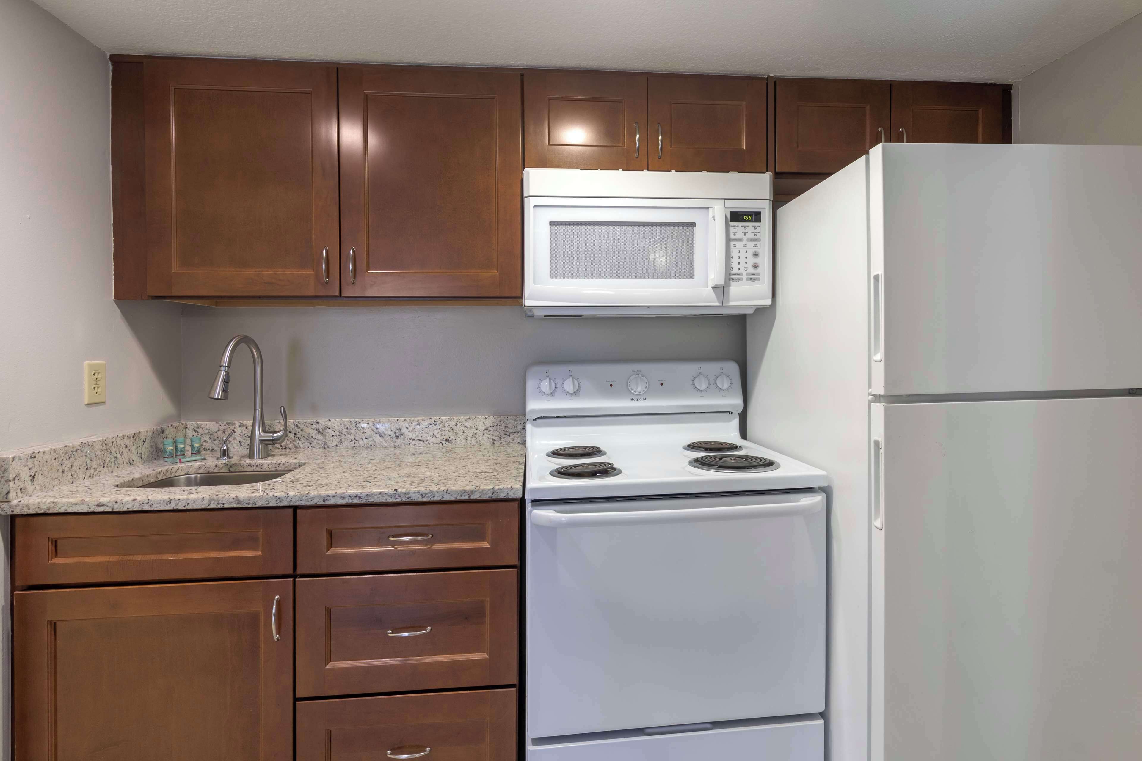 standard room, 2 queen beds, non smoking, kitchen | private kitchenette | fridge, microwave, coffee/tea maker