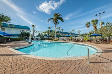 2 outdoor pools, pool umbrellas, sun loungers