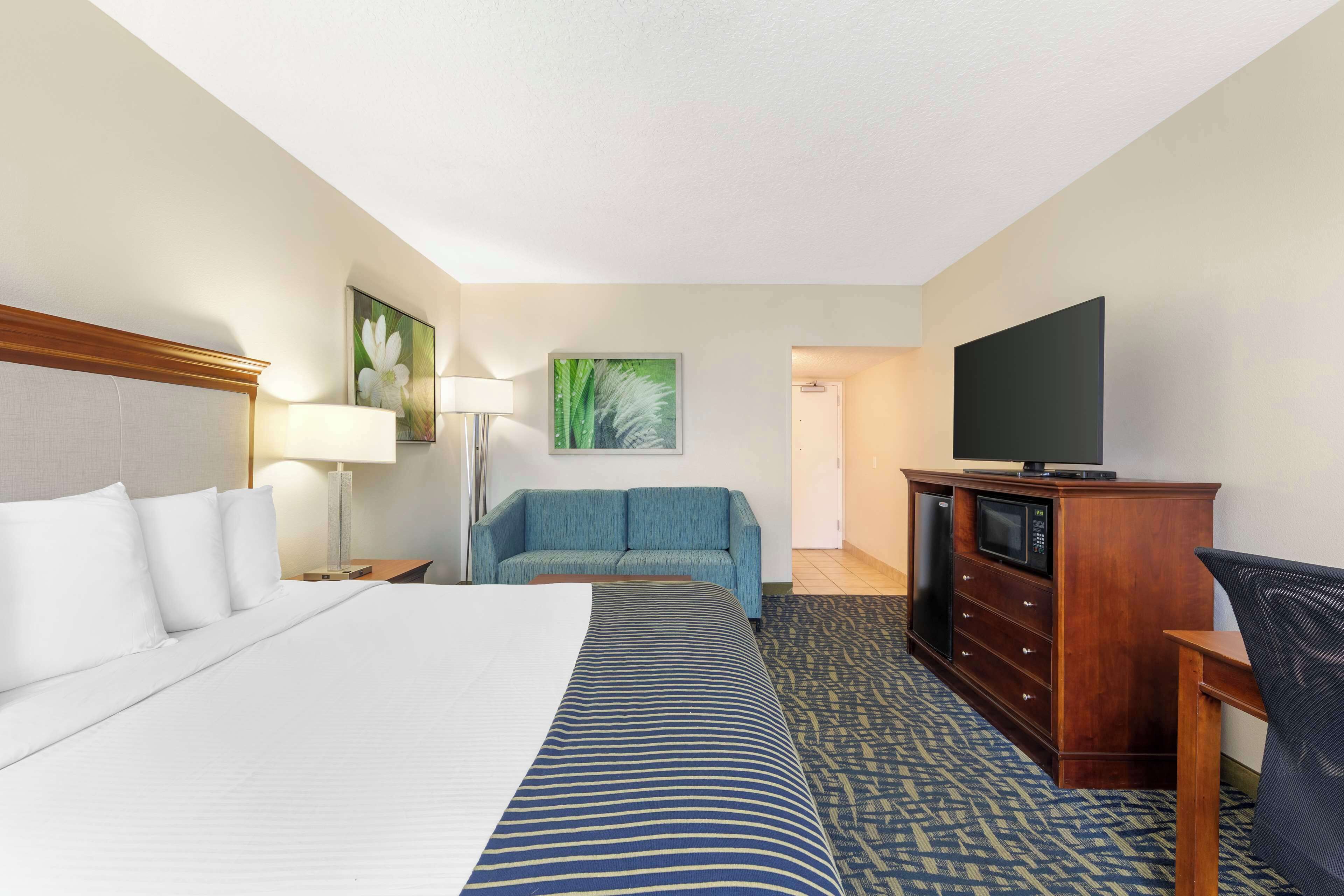 Pillowtop beds, desk, laptop workspace, blackout drapes