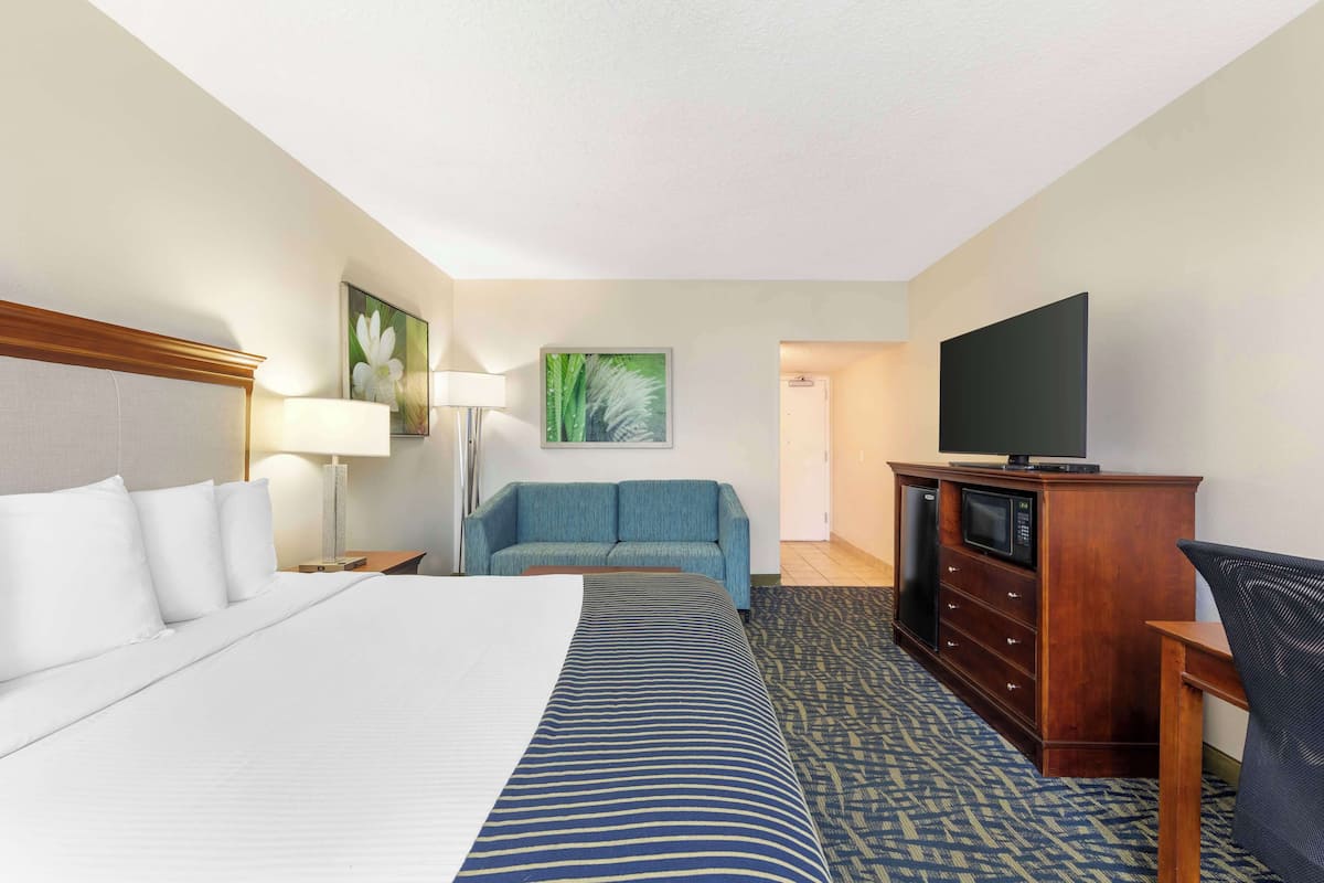 Pillowtop beds, desk, laptop workspace, blackout drapes