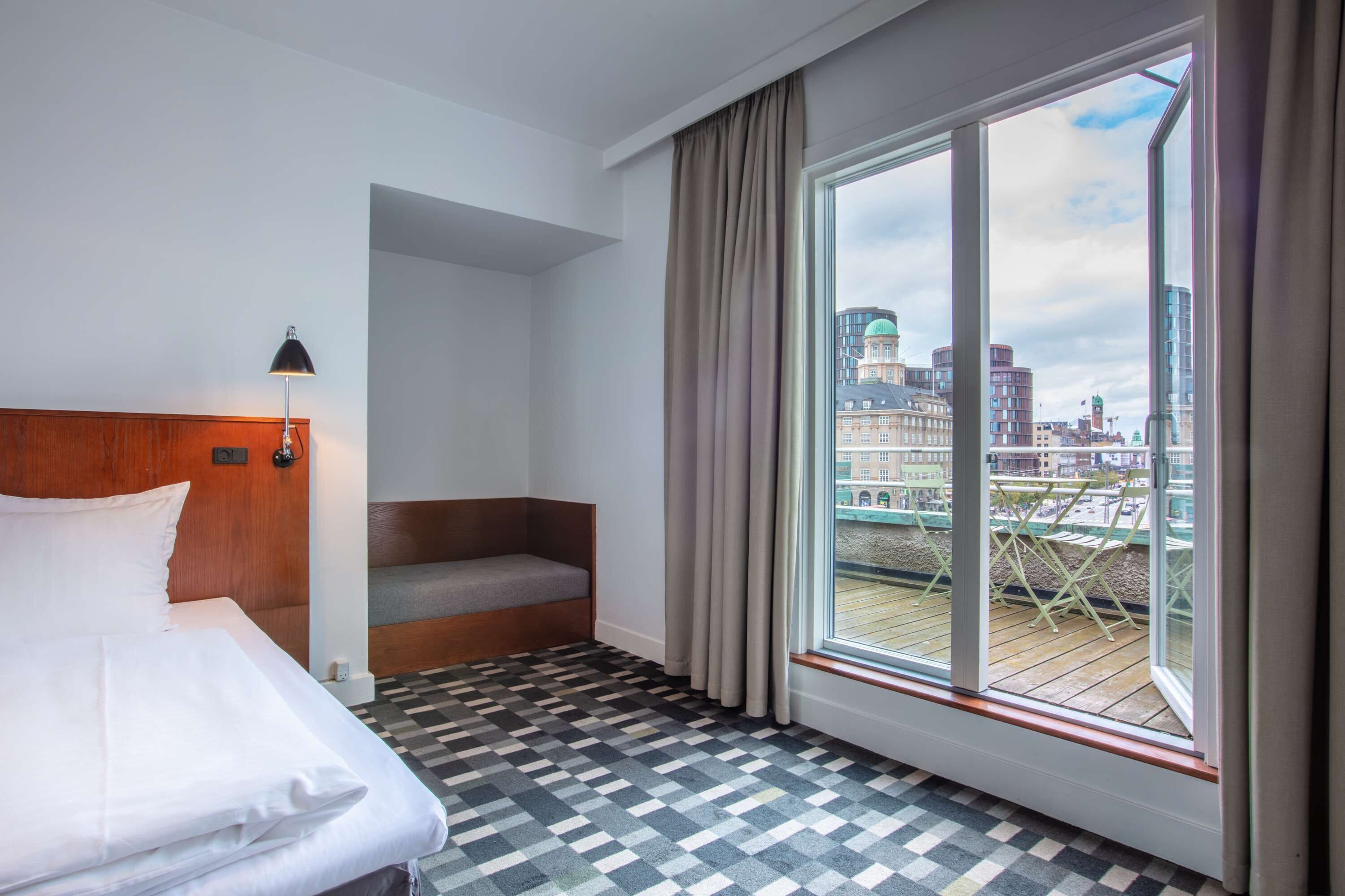 Habitación superior, 1 cama King size, para no fumadores | Ropa de cama hipoalergénica, camas con pillow-top y escritorio 