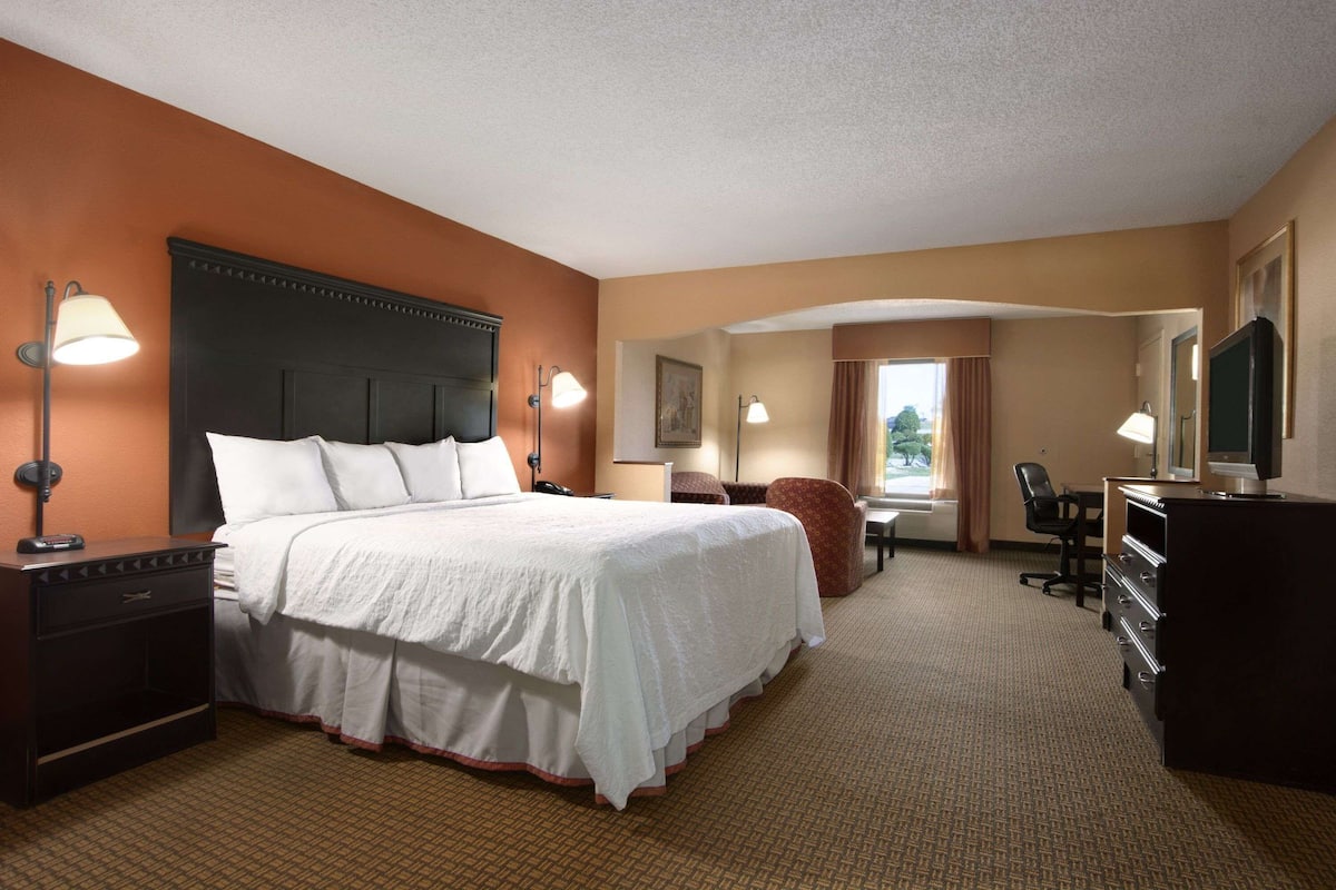 Premium bedding, down comforters, desk, blackout drapes