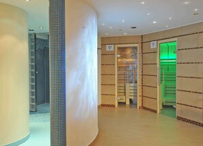 Couples treatment room(s), sauna, steam room, body treatments