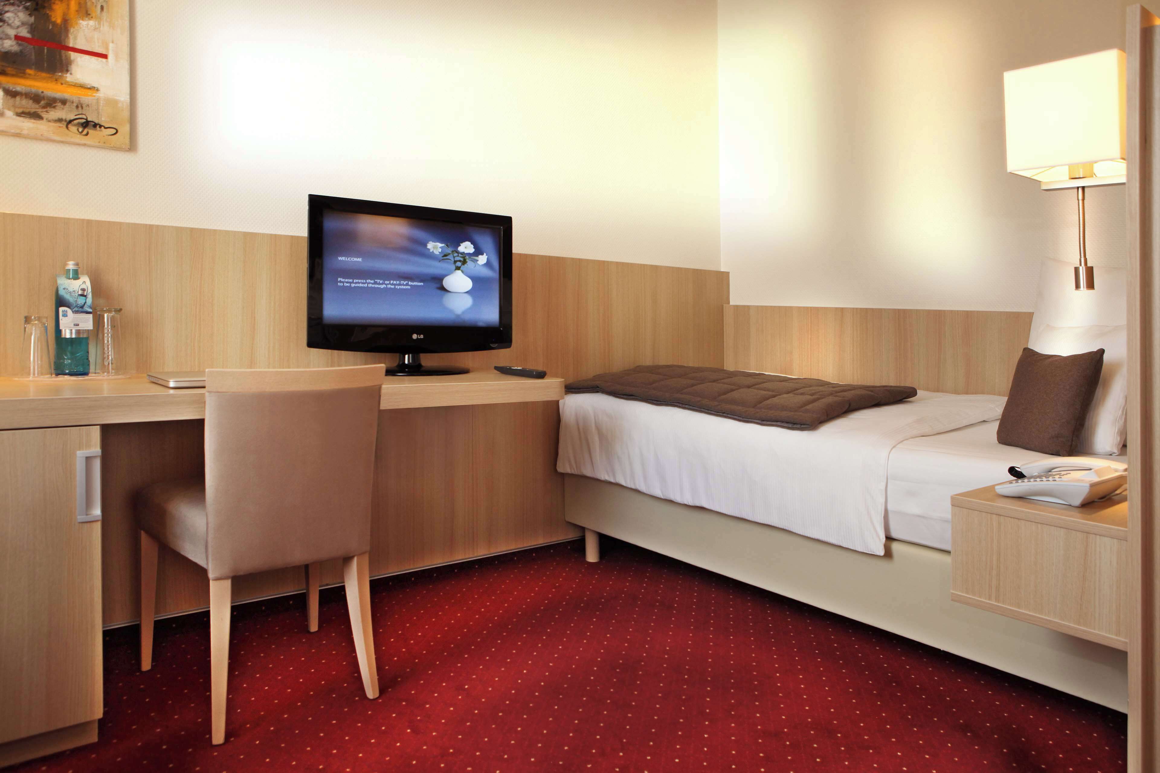 Classic-huone, 1 yhden hengen sänky, jääkaappi | Ylelliset vuodevaatteet, pillowtop-patjalliset sängyt, minibaari