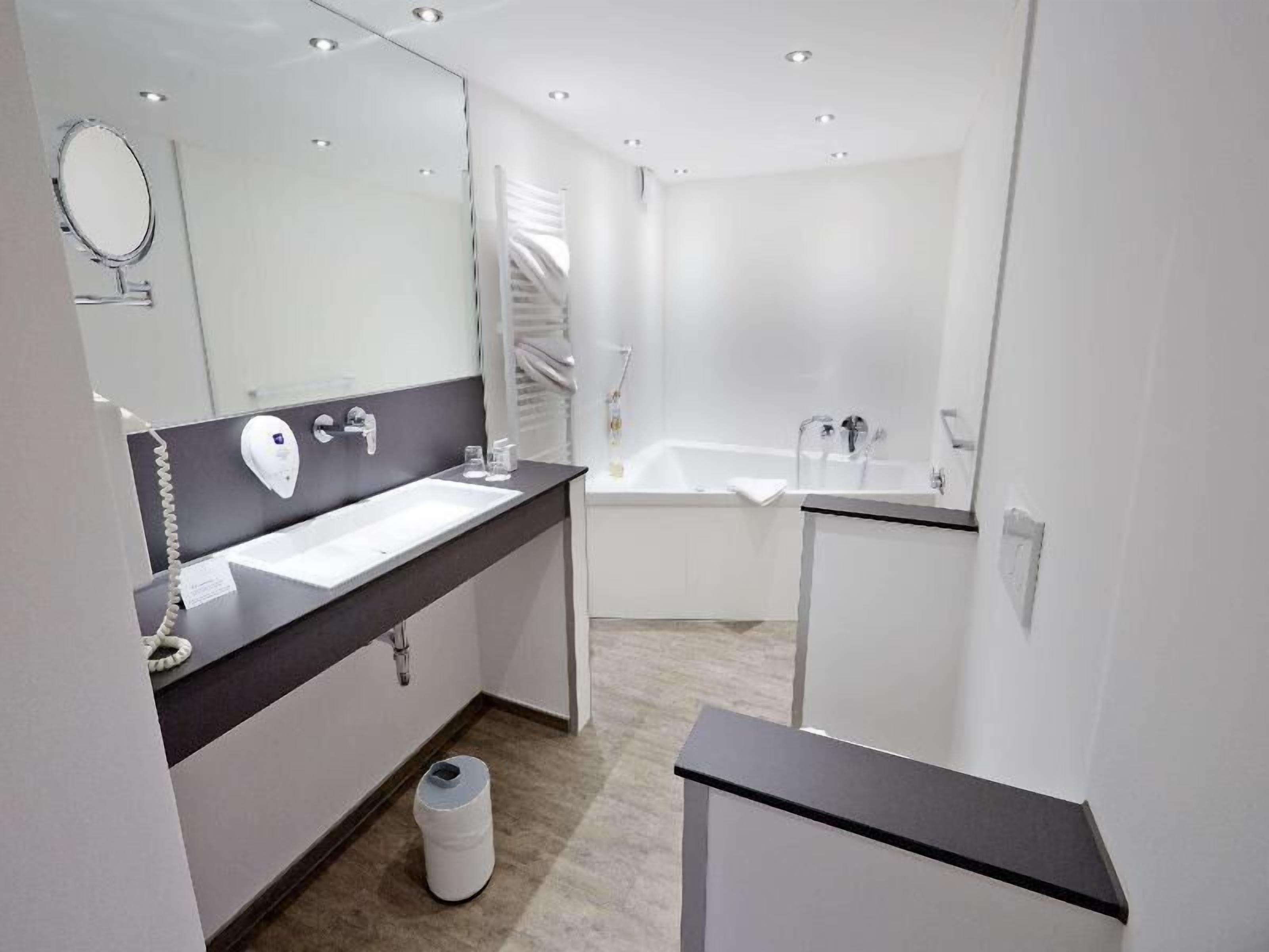 Salle de bain | Articles de toilette (gratuits), séchoir à cheveux, serviettes fournies