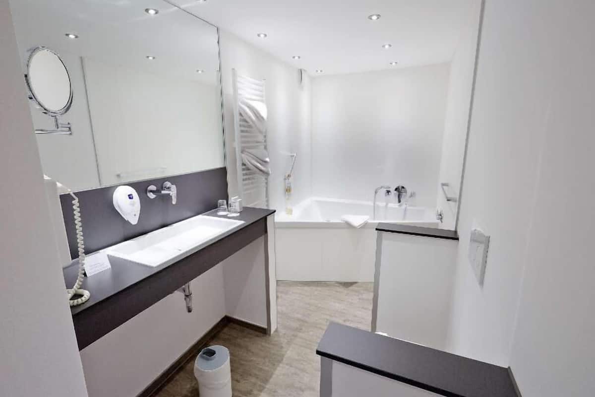 Bathroom | Free toiletries, hair dryer, towels