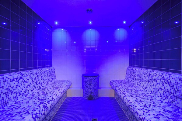 Couples treatment rooms, sauna, steam room, body treatments