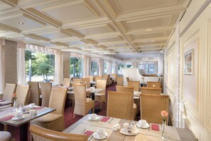 Daily buffet breakfast for a fee - Best Western Hotel Zur Post (Bremen)