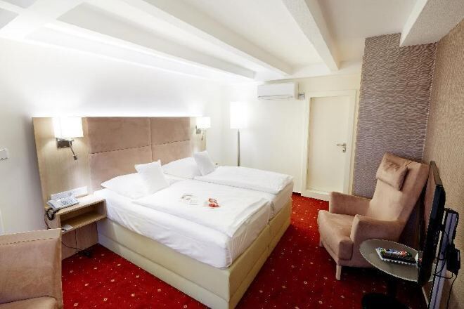 Premium bedding, pillow-top beds, minibar, in-room safe