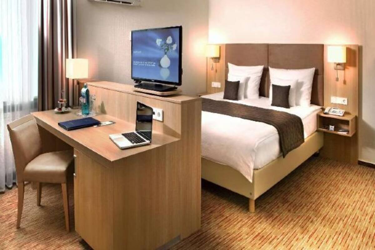 Premium bedding, pillow-top beds, minibar, in-room safe