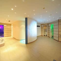 Couples treatment room(s), sauna, steam room, body treatments
