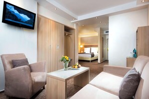 Deluxe Room, 1 Katil Kelamin (Double), Refrigerator | Peralatan tempat tidur premium, tilam berlapik, bar mini 