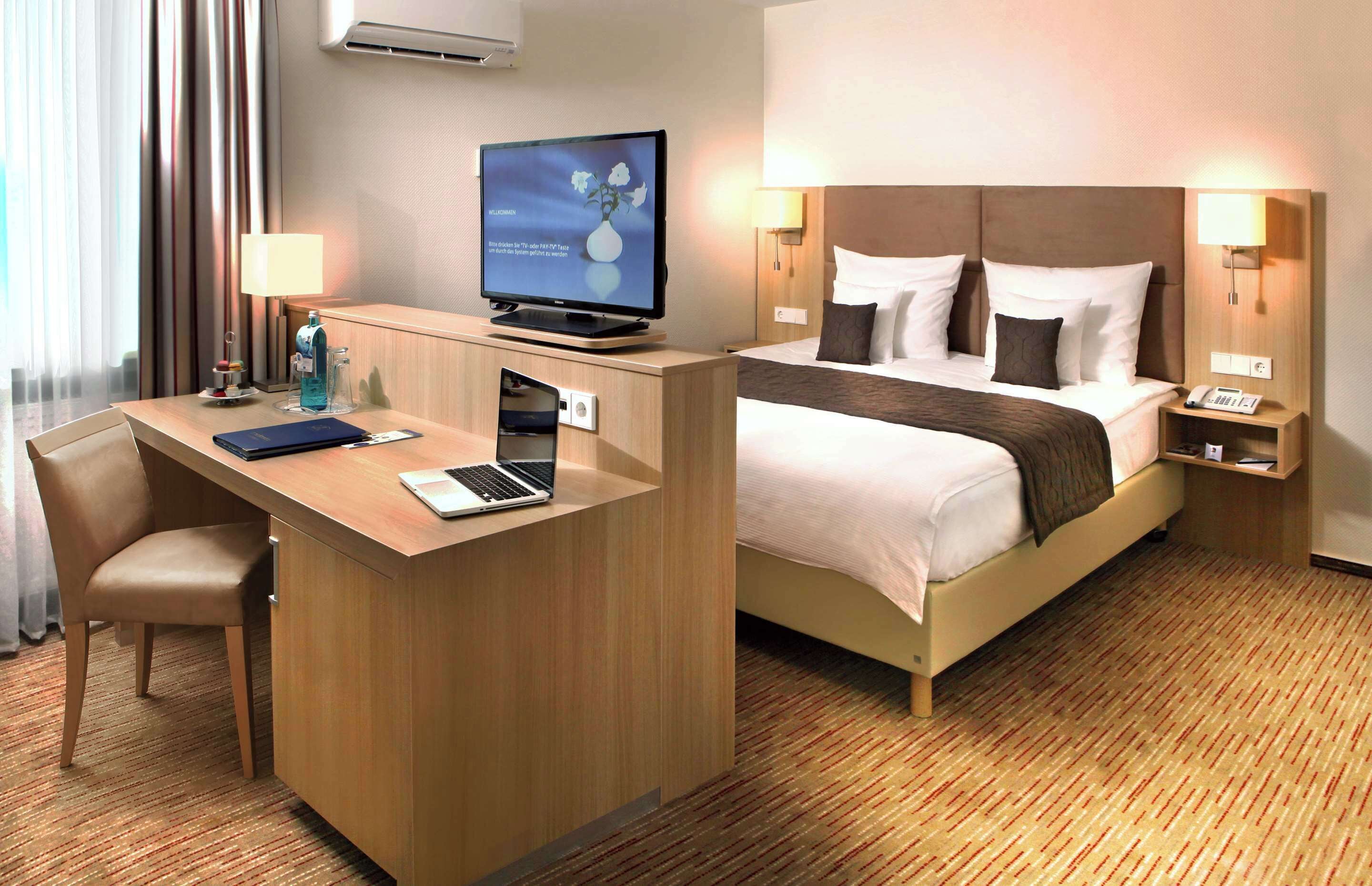 Deluxe-huone, 1 parisänky, jääkaappi | Ylelliset vuodevaatteet, pillowtop-patjalliset sängyt, minibaari