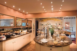 Colazione a buffet a pagamento, servita tutte le mattine